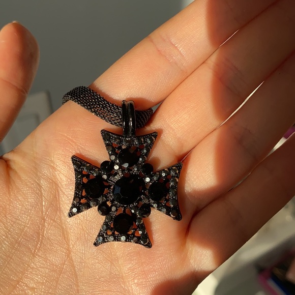 Swarowski Limited Edition Black Cross - Picture 6 of 6